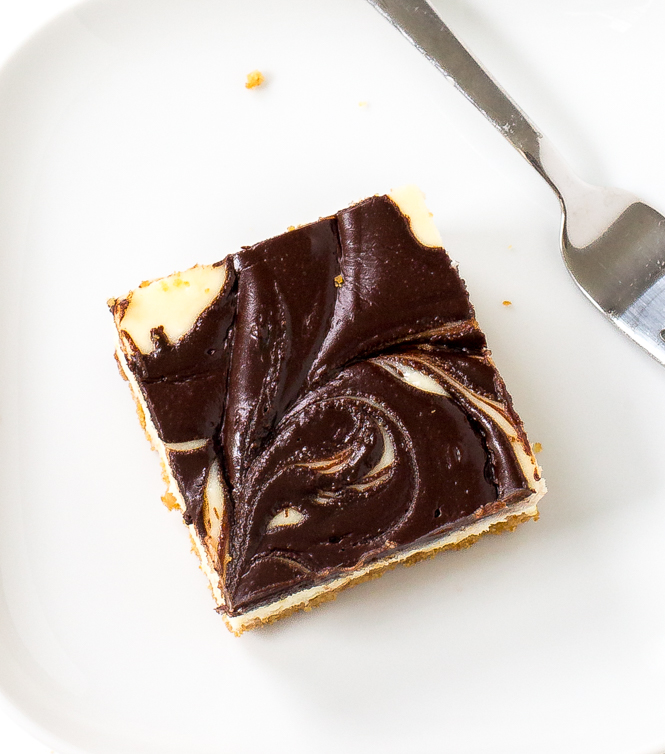 nutella swirled cheesecake bars