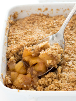 homemade apple crisp recipe | chefsavvy.com